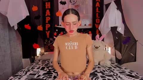 Snapshot of pinky_peach_ chatting on 10-16-25, 04:35 Peachy online show from 10-16-25, 04:35