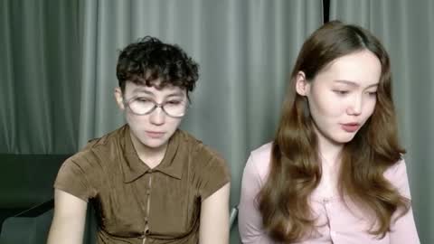 Snapshot of pinkylovers chatting on 05-20-26, 11:11 Li long hair and Ru short hair online show from 05-20-26, 11:11