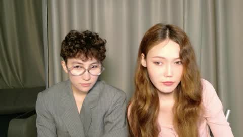 Snapshot of pinkylovers chatting on 05-23-26, 12:38 Li long hair and Ru short hair online show from 05-23-26, 12:38