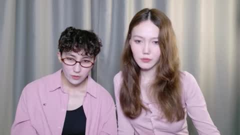 Snapshot of pinkylovers chatting on 06-06-26, 09:30 Li long hair and Ru short hair online show from 06-06-26, 09:30