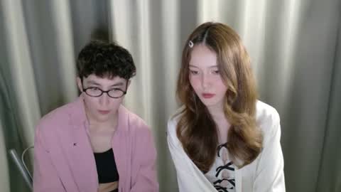 Snapshot of pinkylovers chatting on 06-13-26, 10:18 Li long hair and Ru short hair online show from 06-13-26, 10:18