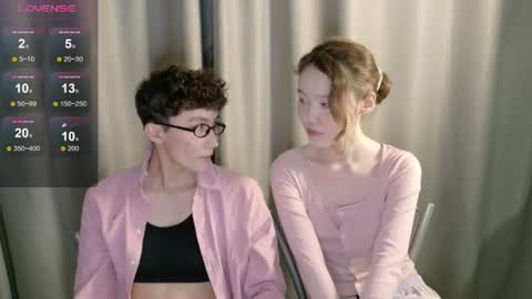 Snapshot of pinkylovers chatting on 06-19-26, 08:12 Li long hair and Ru short hair online show from 06-19-26, 08:12