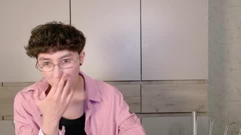 Li long hair and Ru short hair online show from 07-01-26, 09:58