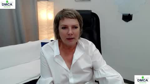 Bella online show from 10-31-25, 09:21