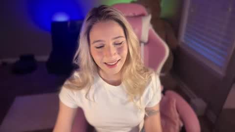 Snapshot of piperisyourho chatting on 03-09-25, 12:00 Piperisyourho online show from 03-09-25, 12:00