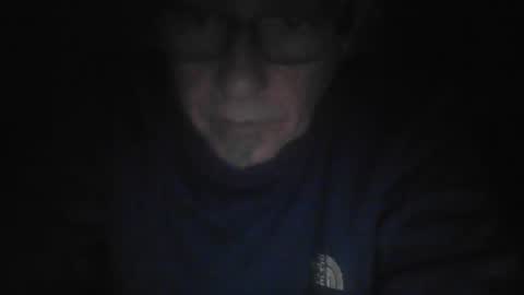 Snapshot of pipi2704 chatting on 12-17-24, 02:55 pipi2704 online show from 12-17-24, 02:55