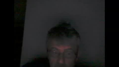 Snapshot of pipi2704 chatting on 02-05-25, 04:27 pipi2704 online show from 02-05-25, 04:27