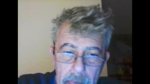Snapshot of pipi2704 chatting on 02-08-25, 05:29 pipi2704 online show from 02-08-25, 05:29