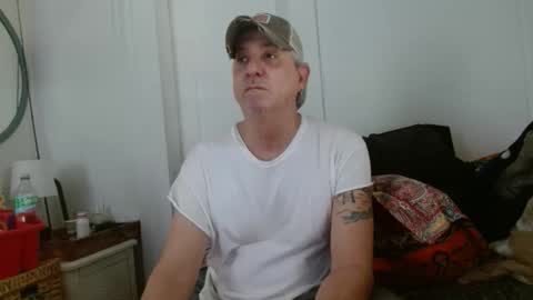 Snapshot of pirate334 chatting on 05-19-26, 05:08 pirate334 online show from 05-19-26, 05:08