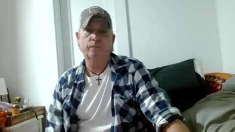 Snapshot of pirate334 chatting on 06-07-26, 03:54 pirate334 online show from 06-07-26, 03:54