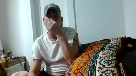 Snapshot of pirate334 chatting on 06-08-26, 05:08 pirate334 online show from 06-08-26, 05:08