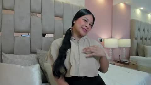 Snapshot of pirlywild chatting on 06-12-26, 05:45 Pirly online show from 06-12-26, 05:45