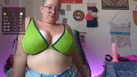 Snapshot of pisces_princess_ chatting on 12-10-24, 09:22 Em online show from 12-10-24, 09:22