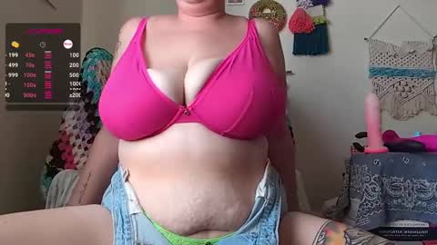 Snapshot of pisces_princess_ chatting on 12-15-24, 09:42 Em online show from 12-15-24, 09:42