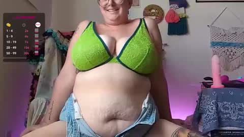 Snapshot of pisces_princess_ chatting on 01-04-25, 09:09 Em online show from 01-04-25, 09:09