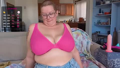 Snapshot of pisces_princess_ chatting on 01-19-25, 09:02 Em online show from 01-19-25, 09:02