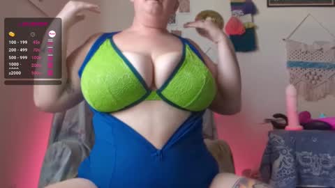 Snapshot of pisces_princess_ chatting on 01-31-25, 09:05 Em online show from 01-31-25, 09:05