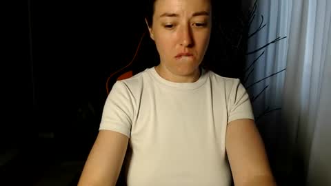 piscesgirl06 online show from 07-22-26, 03:42