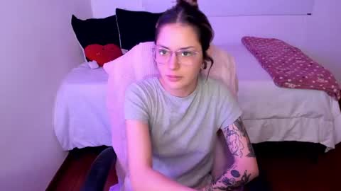 Snapshot of pixiedaemon chatting on 06-12-26, 01:59 pixie online show from 06-12-26, 01:59