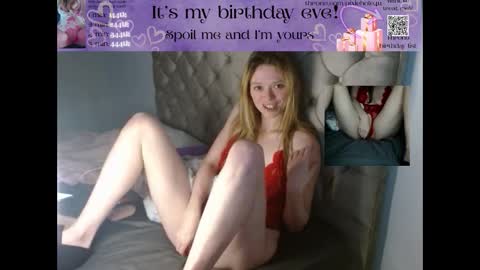 Snapshot of pixiehole4u chatting on 12-01-25, 02:11 pixiehole4u online show from 12-01-25, 02:11