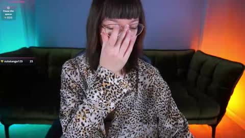 pixiepeachh online show from 10-11-25, 06:23