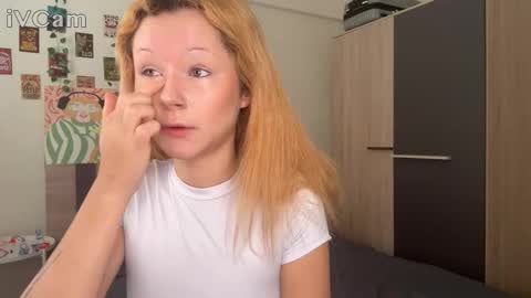 Snapshot of pixieyes0n chatting on 02-03-26, 02:21 Daryl online show from 02-03-26, 02:21