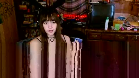 Izzy online show from 11-10-25, 05:01