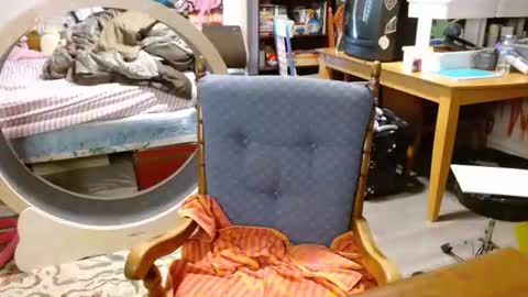 Izzy online show from 05-14-26, 03:41