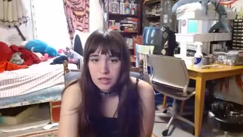 Snapshot of pixinun chatting on 05-24-26, 10:48 Izzy online show from 05-24-26, 10:48