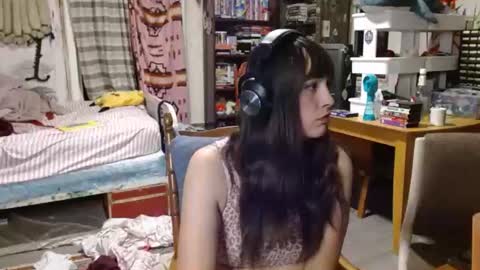 Snapshot of pixinun chatting on 06-16-26, 03:42 Izzy online show from 06-16-26, 03:42