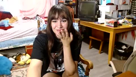 Snapshot of pixinun chatting on 06-29-26, 10:43 Izzy online show from 06-29-26, 10:43