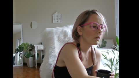 Snapshot of pizza_and_beer_equal_love chatting on 02-06-25, 12:05 Lynn online show from 02-06-25, 12:05