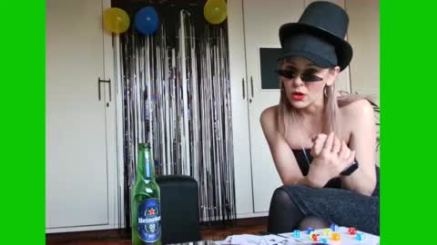 Snapshot of pizza_and_beer_equal_love chatting on 02-19-25, 04:44 Lynn online show from 02-19-25, 04:44