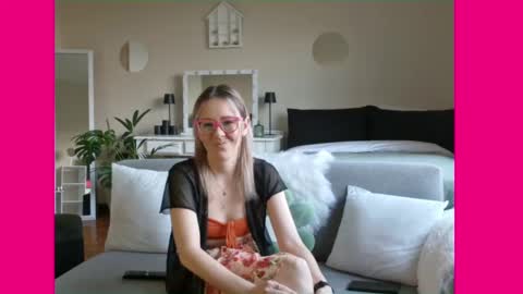 Snapshot of pizza_and_beer_equal_love chatting on 02-24-25, 04:15 Lynn online show from 02-24-25, 04:15