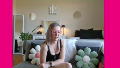 Snapshot of pizza_and_beer_equal_love chatting on 03-03-25, 02:15 Lynn online show from 03-03-25, 02:15