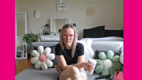 Snapshot of pizza_and_beer_equal_love chatting on 03-07-25, 02:12 Lynn online show from 03-07-25, 02:12