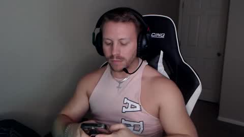 Snapshot of player2pawns chatting on 12-19-25, 12:28 Player online show from 12-19-25, 12:28