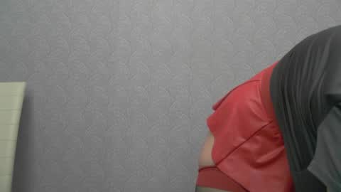 Snapshot of playful_goldie chatting on 12-15-25, 06:50 Goldie online show from 12-15-25, 06:50