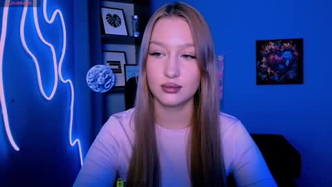 Sophie online show from 11-30-25, 04:33