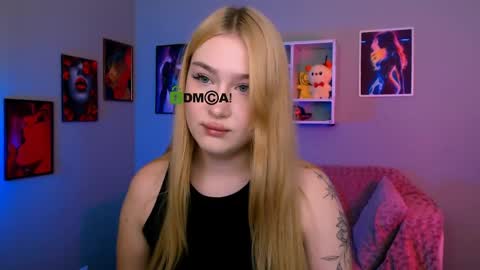 Snapshot of playful_sophie chatting on 05-16-26, 07:12 Sophie online show from 05-16-26, 07:12