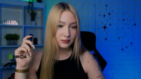 Snapshot of playful_sophie chatting on 05-26-26, 07:21 Sophie online show from 05-26-26, 07:21