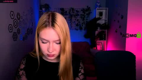 Snapshot of playful_sophie chatting on 06-07-26, 07:28 Sophie online show from 06-07-26, 07:28