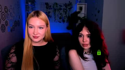 Snapshot of playful_sophie chatting on 06-08-26, 01:28 Sophie online show from 06-08-26, 01:28