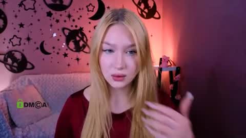Snapshot of playful_sophie chatting on 06-08-26, 07:14 Sophie online show from 06-08-26, 07:14