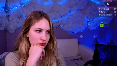 Snapshot of playful_sophie chatting on 06-11-26, 12:32 Sophie online show from 06-11-26, 12:32