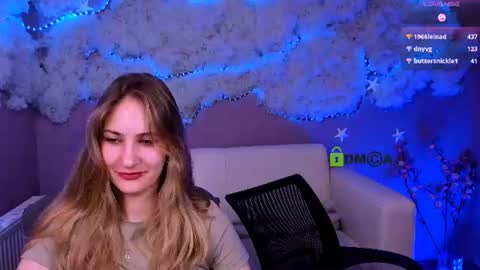 Snapshot of playful_sophie chatting on 06-11-26, 02:53 Sophie online show from 06-11-26, 02:53