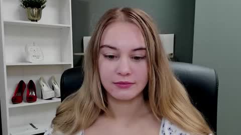 Valeria online show from 11-23-25, 09:47