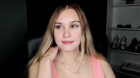 Snapshot of playgirl_valeria chatting on 05-20-26, 05:19 Valeria online show from 05-20-26, 05:19