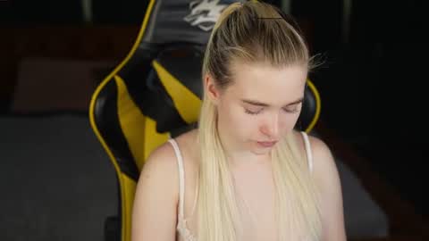 Snapshot of playhard054 chatting on 06-22-26, 10:56 Lana online show from 06-22-26, 10:56