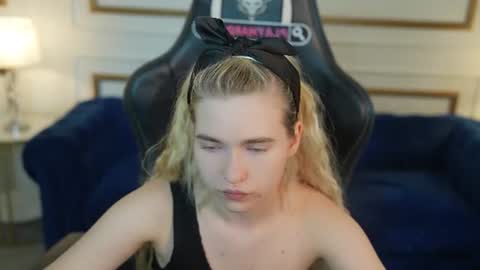 Snapshot of playhard054 chatting on 07-05-26, 11:06 Lana online show from 07-05-26, 11:06